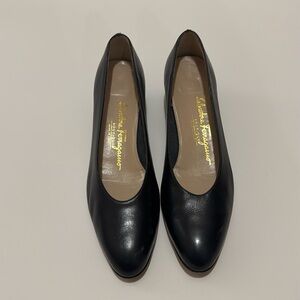 Salvatore Ferragamo Black Heels. Made in Italy. Size 8.
Condition- 7 out of 10.